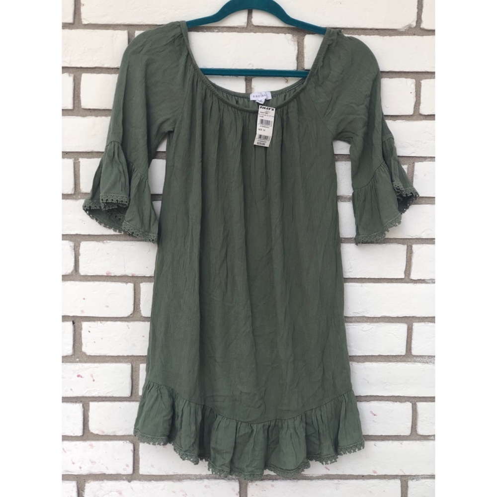 Medium olive green dress! From Tilly’s, NWT!